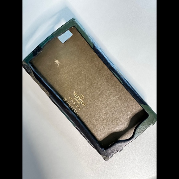 Valentino Garavani Rock studded Cell Phone Case with secure handle strap - Picture 3 of 14